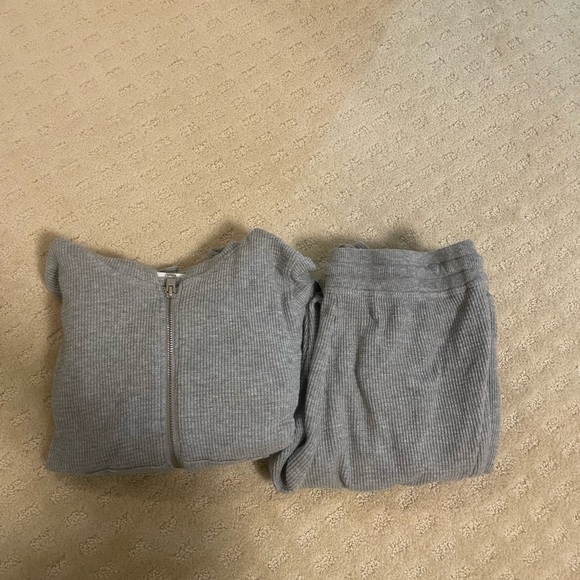 Aritzia TNA thermal set - Picture 6 of 6